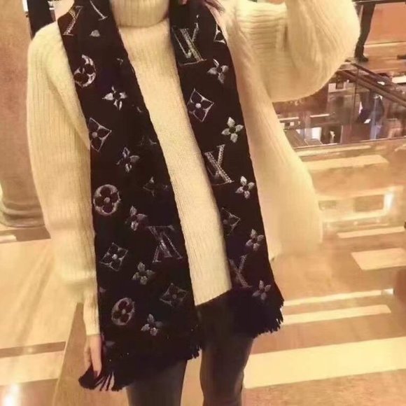 ๐โจAUTHENTICโจ๐Louis Vuitton scarf - Picture 2 of 7